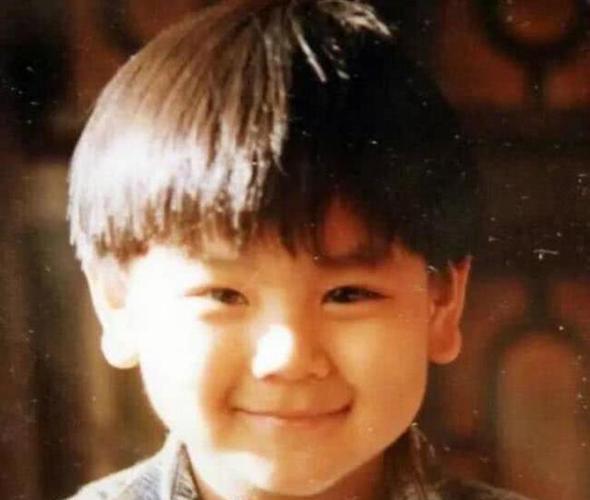 五位明星童年照:彭于晏的样子让人垂帘,小哪吒宋祖儿美破天际