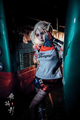 标题:美漫哈莉奎因cosplay