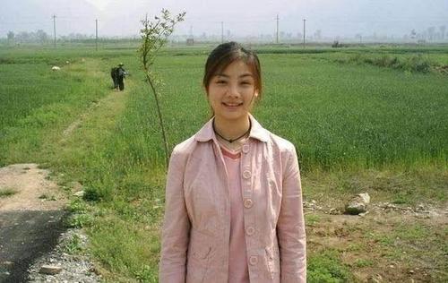 小气,农村姑娘更是被人认为是不会打扮,斤斤计较,但是现在农村慢慢地