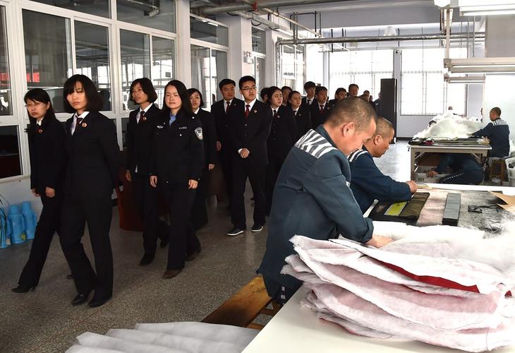 4月10日,该院组织百余名干警来到三门峡监狱,通过聆听职务犯罪服刑