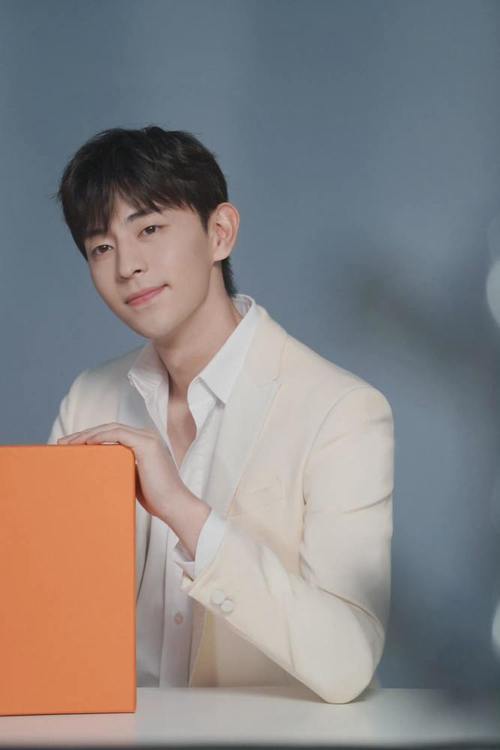 邓伦从演员到封杀,只用了24个小时,赚了那么多钱,为啥要偷逃税_腾讯