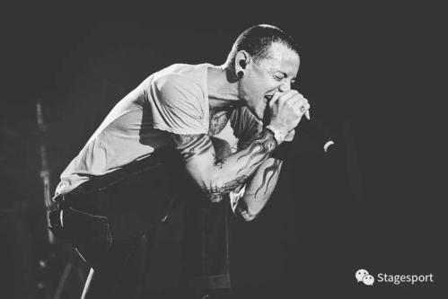 林肯公园主唱查斯特贝宁顿身亡享年41岁去世背后洋葱11岁儿贴心留言