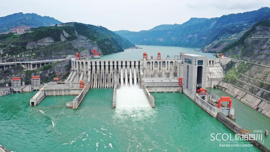 航拍:向家坝水电站今年首次开闸泄洪