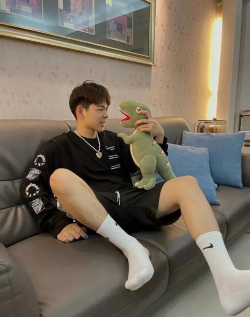 18岁的白袜少年现在小朋友会的也太会玩了吧