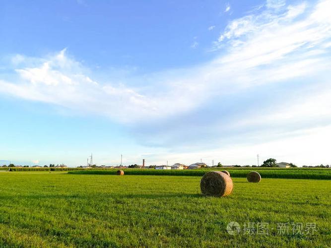意大利乡村春天的风景.晴朗的天空