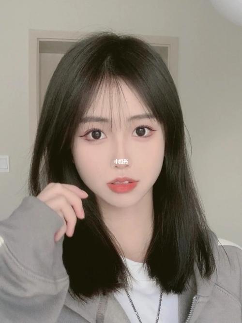 斩男发型 圆脸女生必备减龄锁骨发 显脸小_发型_减龄