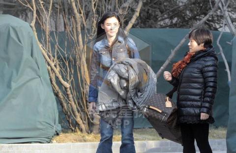 张柏芝与富豪孙东海出入豪宅被拍 新恋情疑曝光(组图)