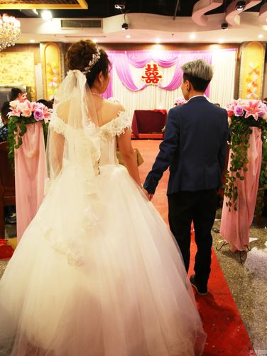 两个女孩的婚礼现场. 图片来源:视觉中国(来源:桂林晚报)