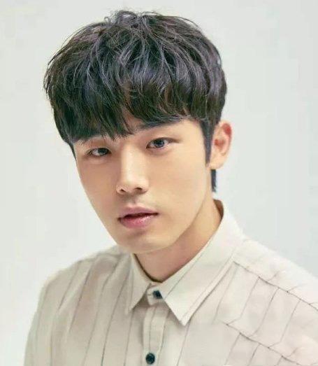 男生哪些脸型不适合刘海发型-发型教程-帅哥发型网