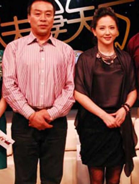 52岁陶慧敏近照,丈夫因病去世,守寡多年只为女儿
