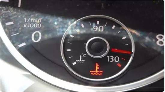 水箱灯亮了是怎么回事