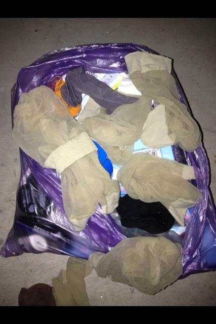 我是一个女高中生 宿舍垃圾堆里同学扔掉的丝袜 剩饭