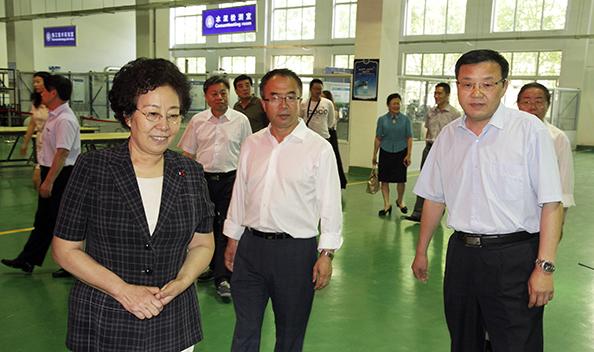 济南慈善总会会长张泽莅临我校视察指导