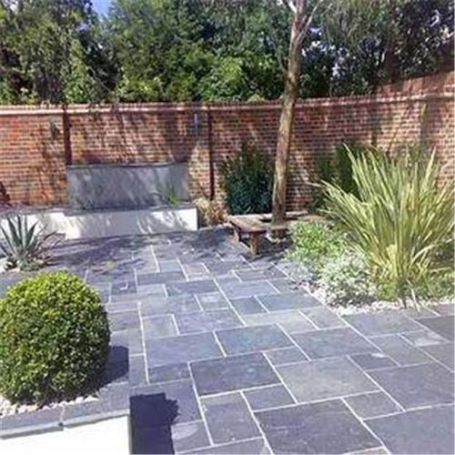 别墅庭院地面铺什么砖好 如何铺青石板