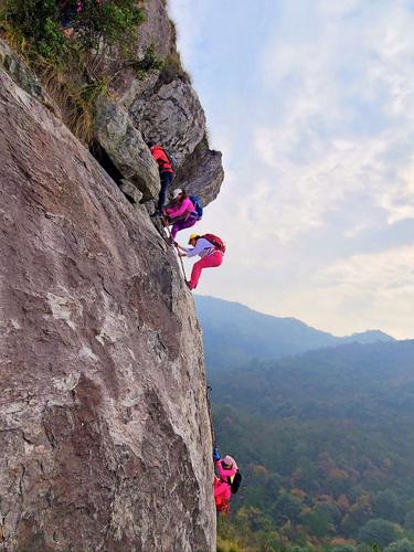 相约永康祈福地,徒步攀登石城山