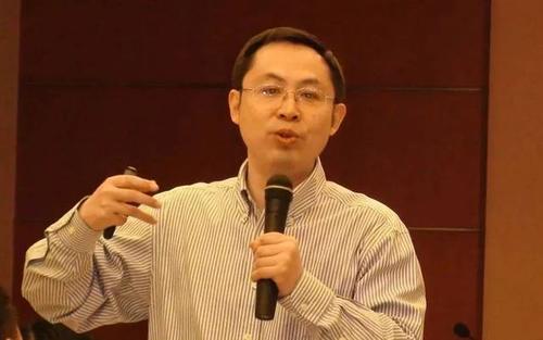 严昫