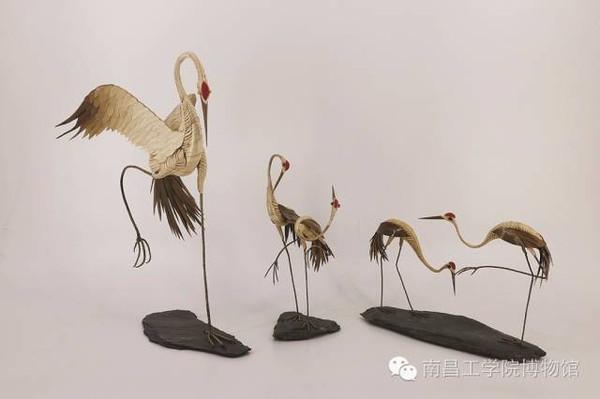 王文定从14岁开始从事棕编艺术,在从艺的几十年中,不断探索和提高棕编