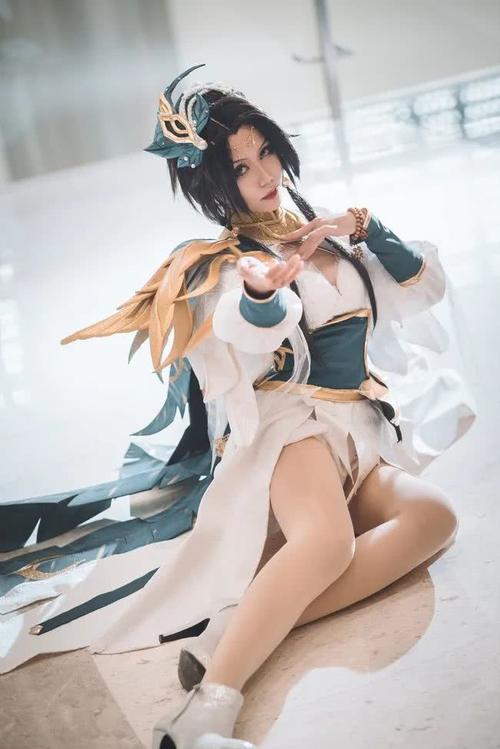 虞姬云霓雀翎cos 漫展返图