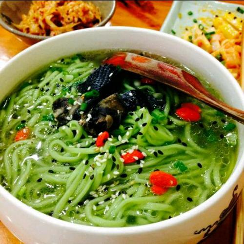 手工菠菜面