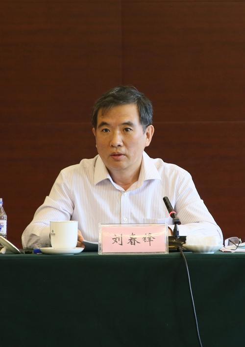 中央统战部九局局长刘春锋出席座谈会并讲话