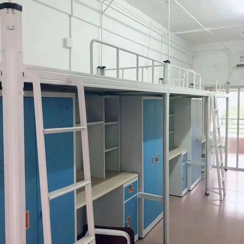 北京理工大学珠海学院  空旷的宿舍 独立的阳台和蓝色的墙壁 住在这个