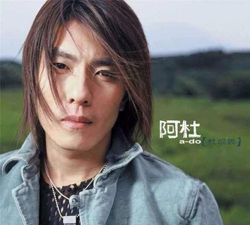 46岁阿杜现身商演捞金,身材发福头发花白,文艺男神变