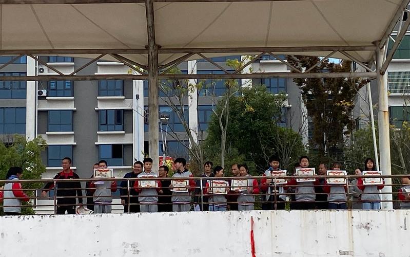 赣源中学高一年级期中考试表彰大会