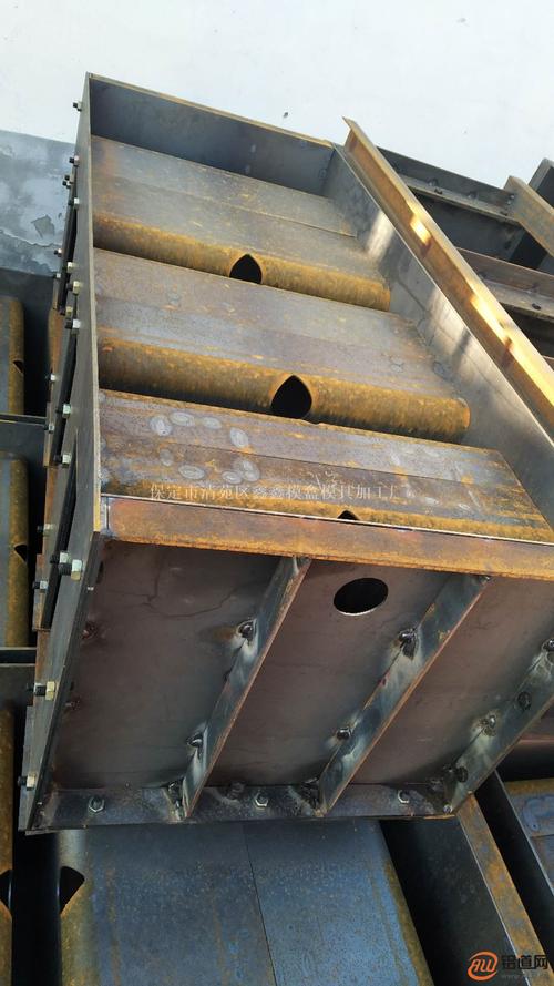 高铁电缆槽模具安全防护