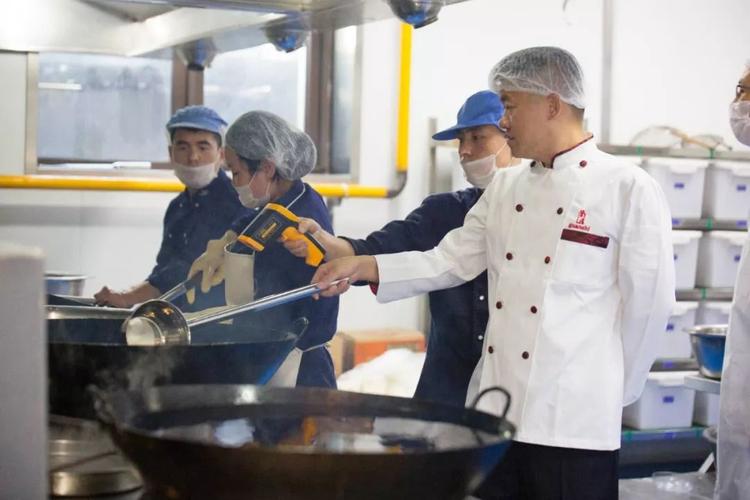 他用专注成就梦想访管氏餐饮创始人管其兵
