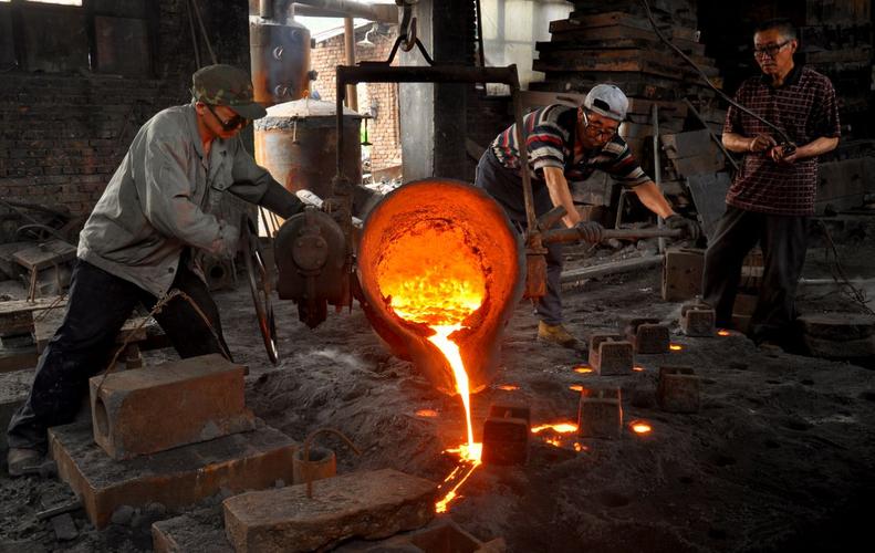 浇铸(铸造)方法是将金,银熔化成液态状,采用范模浇铸而制成器物的方法