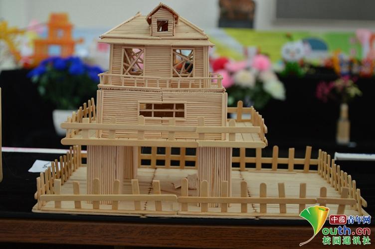 大学生办创意手工展 变废为宝创意无限