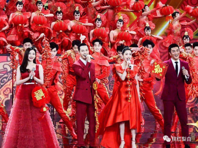 原创2021春晚舞台惊艳瞬间:奚梦瑶何穗张梓琳同台斗艳美翻了