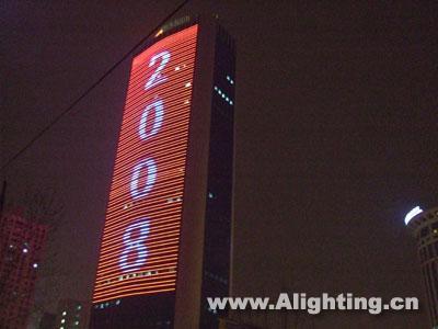 武汉新世界国贸大楼亮化促商业组图