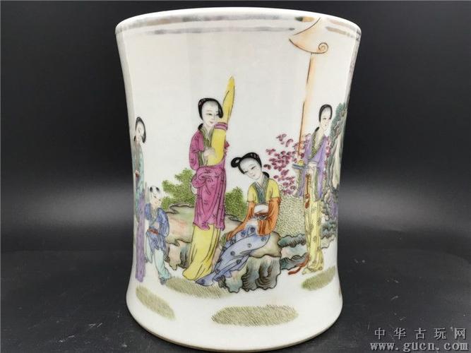 民国余子明作粉彩仕女图笔筒
