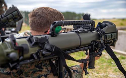 美国海军陆战队学习"卡尔古斯塔夫"无后坐力炮 全配备火控系统