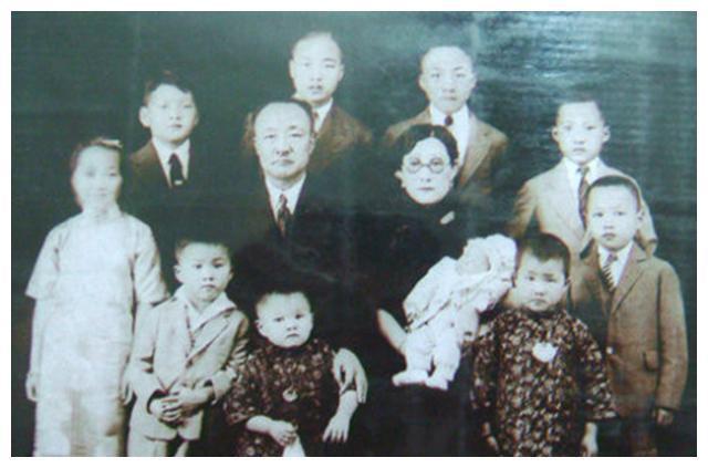 他因好友妻子太漂亮,杀友夺妻,生下十个子嗣,死后竟还享受国葬|李烈钧