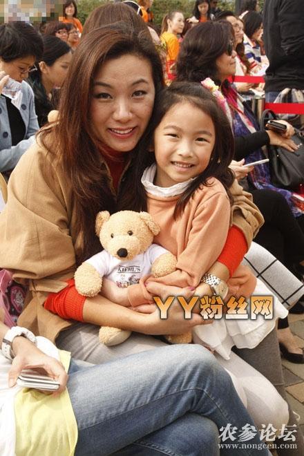 方中信老婆莫可欣个人资料身高年龄 方中信结过几次婚袁彩云照片
