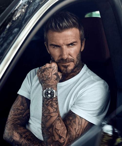 贝克汉姆晒新发型,一头白发真不适合他,这次被儿子"扳