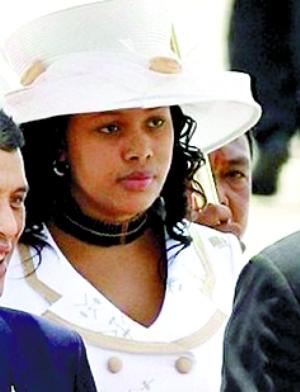 教育频道 > 正文  杜布,斯威士兰国王第12位妻子和现任司法大臣恩杜米