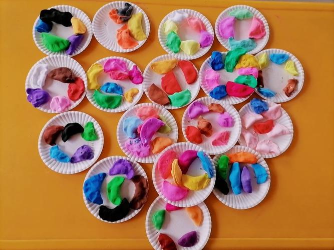 【克井蓝天幼儿园】朵一班冬至手工制作——《包饺子》