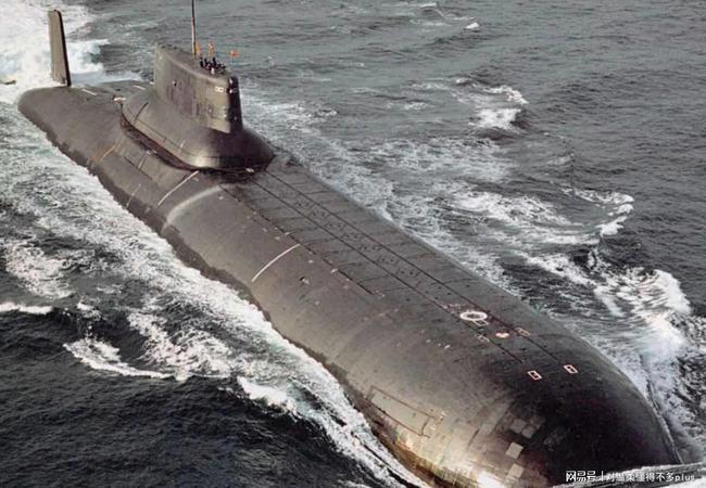目前为止世界上人类建造的最大的潜艇:"台风"级弹道导弹核潜艇