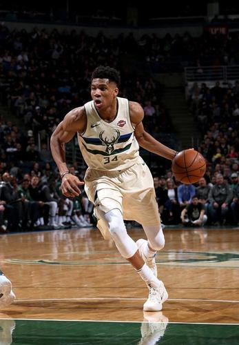 字母哥垫脚说明nba也是有江湖的|阿德托昆博|雄鹿队