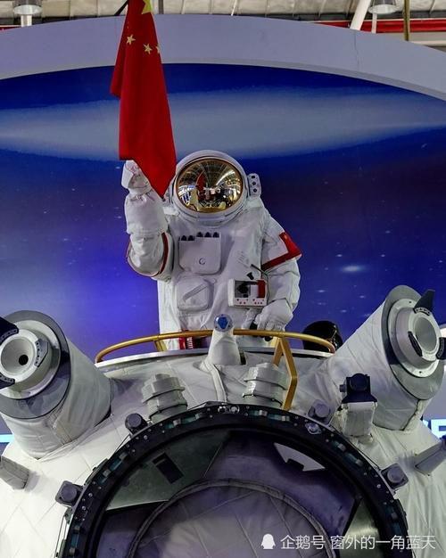 经过约7小时的舱外工作,神舟十二号航天员乘组密切协同,圆满完成出舱