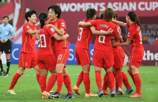 中国女足以顽强的意志以3:2逆转困局,战胜韩国女足,再次捧起亚洲
