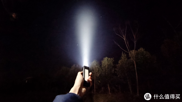 ▼fenixwt16r手电筒入手理由:聚光/泛光双模式,两种磁吸设计,自带电池