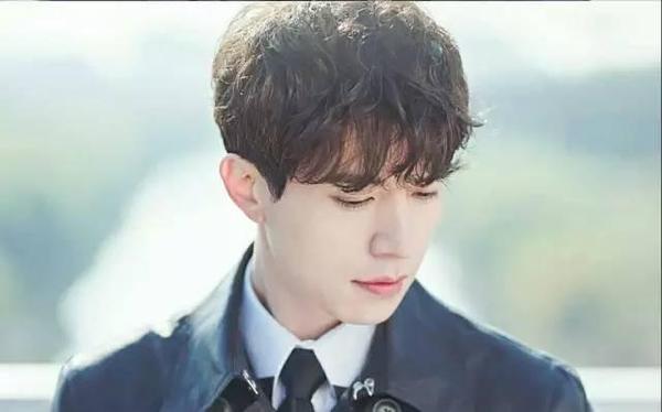  鬼怪>男二逆天颜值,皮肤竟比女主还好!