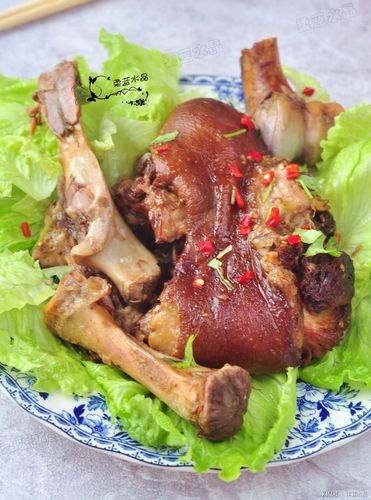 不需要太多窍门,也能做出超级好吃的脱骨大肘子,只要记住这一点