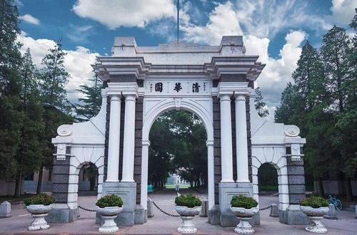 清华大学新闻与传播学院从今年起停招本科生扩大研究生的招生数量