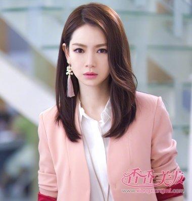 戚薇大偏梳内扣中 长发发型