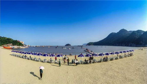 在苍南,你还可以品尝最鲜美的"炎亭海鲜",美味满满;也可以踏足